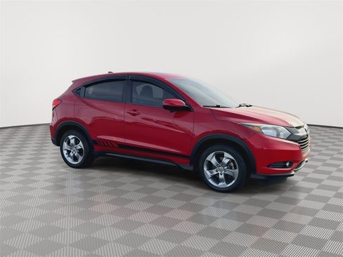 Used 2017 Honda HR-V EX image 2