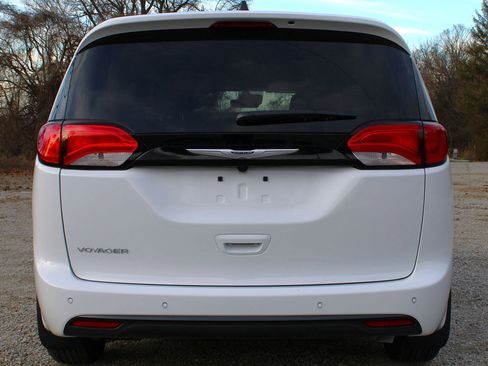 New 2026 Chrysler Voyager LX image 6