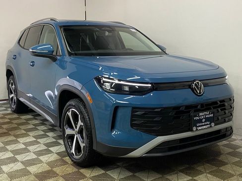 New 2026 Volkswagen Tiguan SE image 1