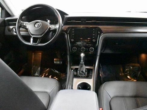 Used 2020 Volkswagen Passat 2.0T SEL image 18