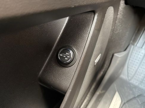 Used 2020 Chevrolet Traverse RS w/ LPO, Floor Liner Package FWD image 27