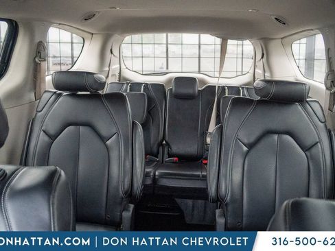 Used 2023 Chrysler Pacifica Touring-L FWD image 20