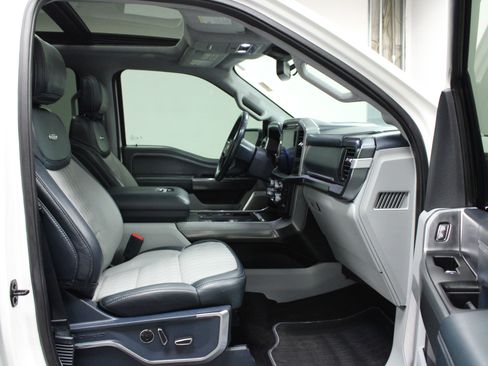 Used 2022 Ford F150 Limited image 16