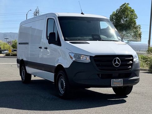 Used 2025 Mercedes-Benz Sprinter 2500 image 6