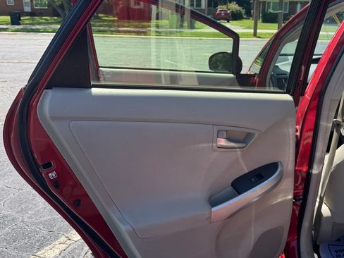 Used 2014 Toyota Prius Three FWD image 16