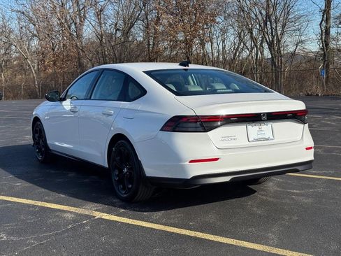 Certified 2025 Honda Accord SE image 6