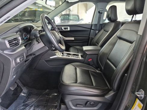 Used 2022 Ford Explorer XLT w/ Equipment Group 202A AWD/4WD image 9