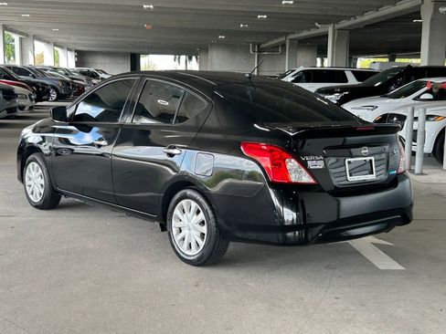 Used 2016 Nissan Versa SV image 3