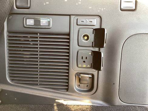 New 2025 Ford Expedition Active image 17