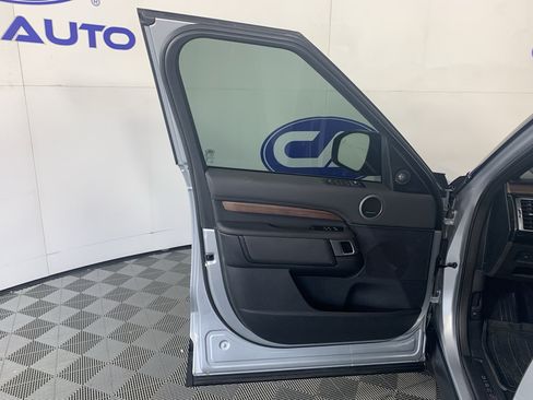 Used 2019 Land Rover Discovery HSE AWD/4WD image 13