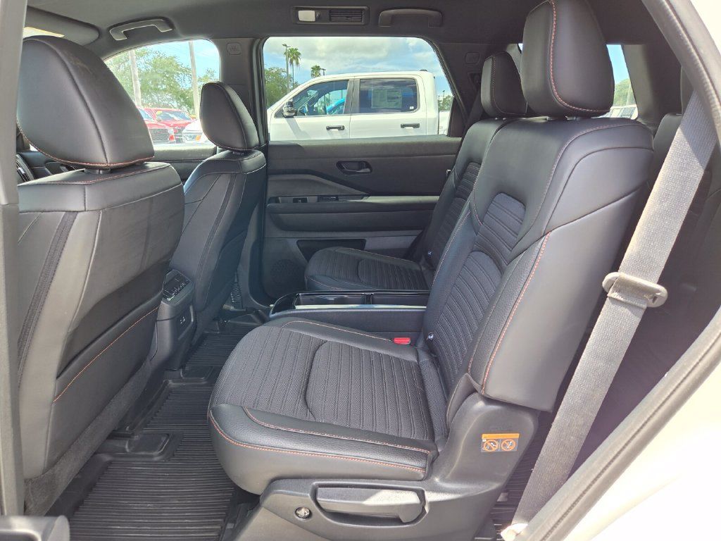 Used 2024 Nissan Pathfinder Rock Creek AWD/4WD image 14