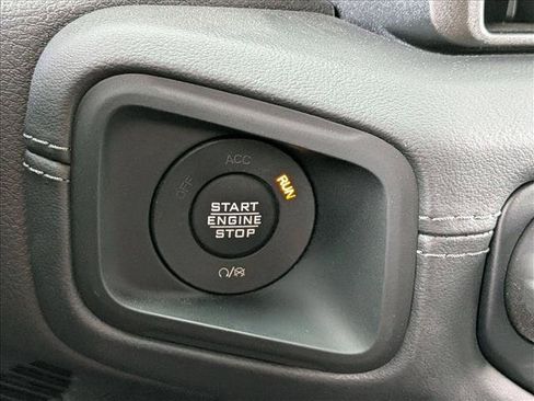 Used 2025 Jeep Gladiator Rubicon AWD/4WD image 18