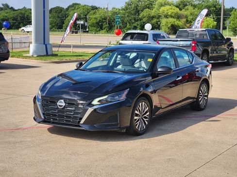 Used 2025 Nissan Altima 2.5 SV FWD image 3