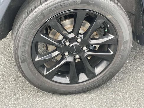 Certified 2018 Jeep Grand Cherokee Altitude AWD/4WD image 8