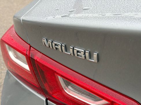 Used 2023 Chevrolet Malibu LT FWD image 16
