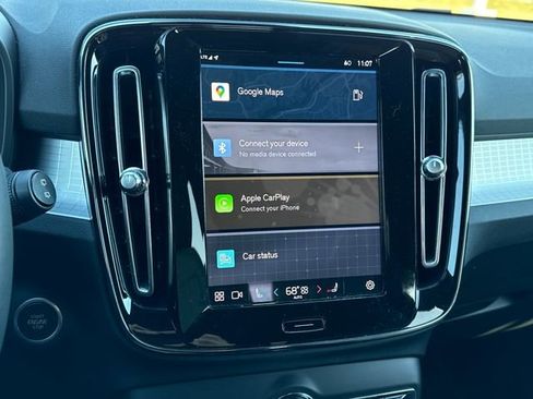 Used 2023 Volvo XC40 B5 Core image 19