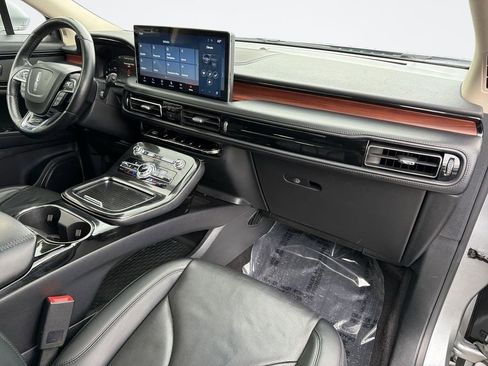 Used 2023 Lincoln Nautilus Reserve AWD/4WD image 32