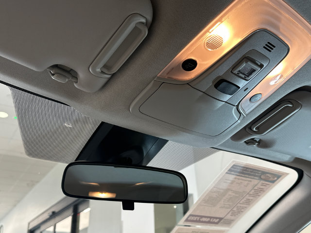 Used 2020 Toyota Prius LE AWD/4WD image 27