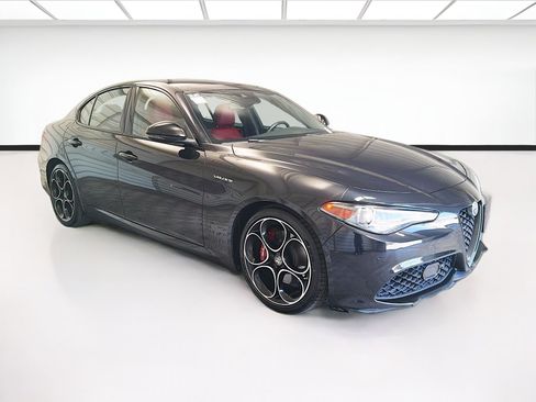 Used 2022 Alfa Romeo Giulia Veloce RWD image 3