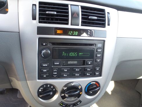 Used 2006 Suzuki Forenza Sedan image 18