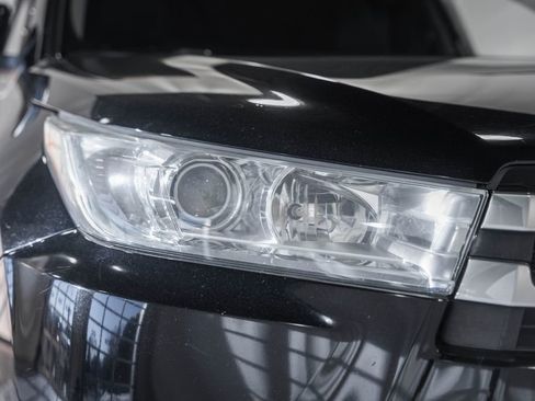 Used 2018 Toyota Highlander XLE w/ Protection Package #3 image 9