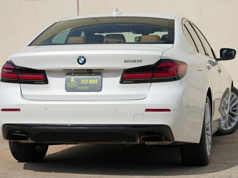 Used 2021 BMW 530i w/ Convenience Package RWD image 4