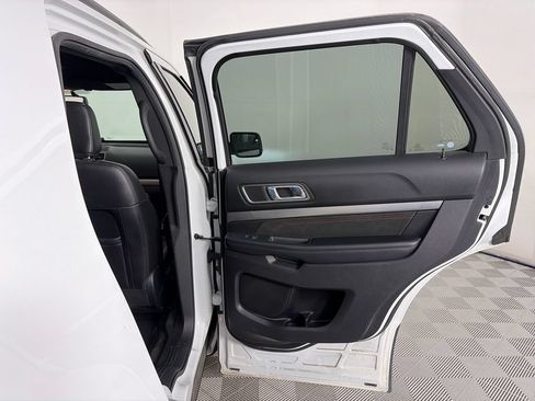 Used 2018 Ford Explorer XLT w/ Equipment Group 202A AWD/4WD image 28