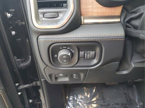 Certified 2022 RAM 1500 Limited image 30