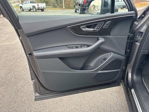 Used 2025 Audi Q7 3.0T Premium Plus image 30