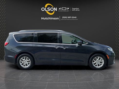 Used 2021 Chrysler Pacifica Touring-L FWD image 14