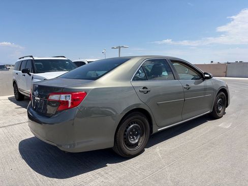 Used 2014 Toyota Camry LE FWD image 3