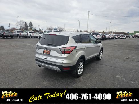 Used 2017 Ford Escape SE image 4