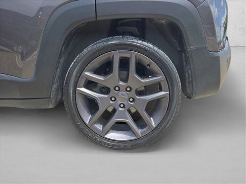 Used 2021 Jeep Renegade Latitude FWD image 21
