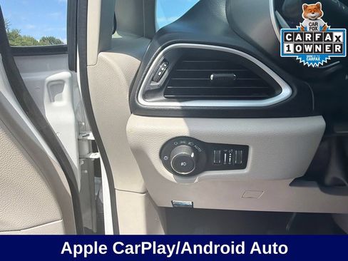 Used 2023 Chrysler Pacifica Touring-L FWD image 31