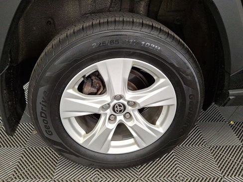 Used 2021 Toyota RAV4 XLE w/ Convenience Package image 26