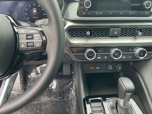 New 2025 Acura Integra image 14