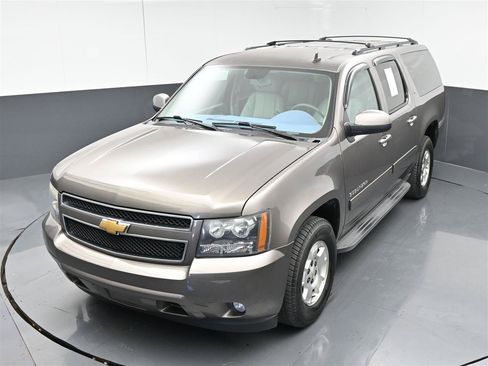 Used 2013 Chevrolet Suburban LT RWD image 21