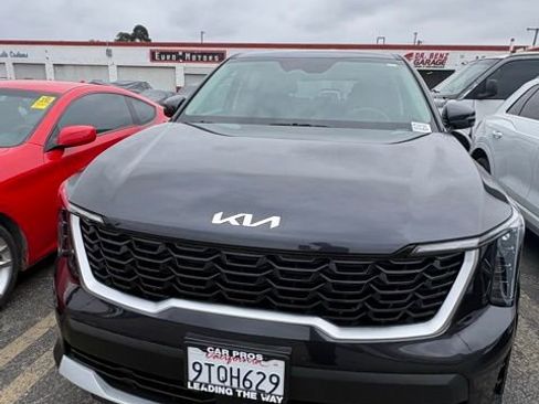 Certified 2025 Kia Sorento LX FWD image 2