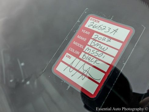 Used 2021 BMW M550i xDrive w/ Premium Package image 31