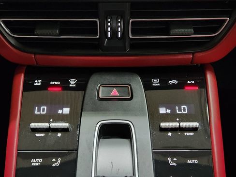 Used 2023 Porsche Macan AWD/4WD image 38