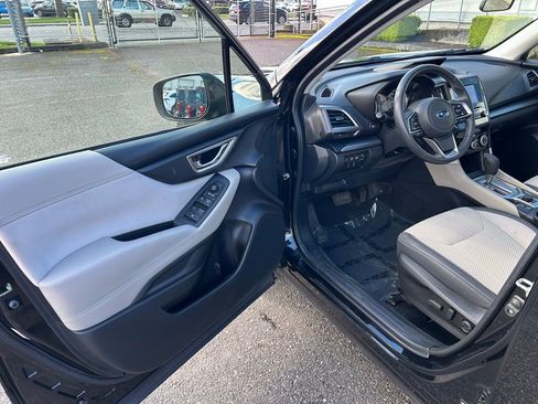 Used 2021 Subaru Forester Premium AWD/4WD image 9