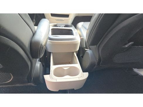 Used 2024 Chrysler Pacifica Touring-L FWD image 23