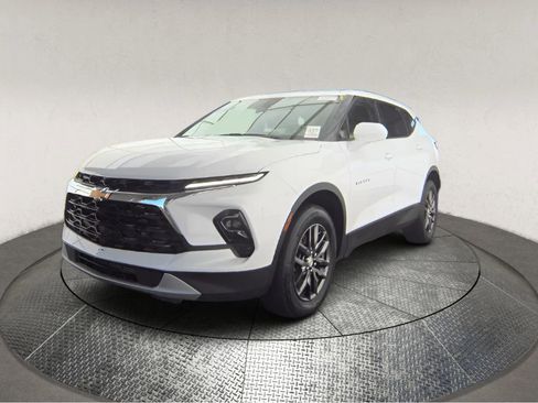 Used 2023 Chevrolet Blazer LT image 3