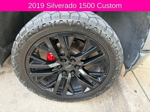 Used 2019 Chevrolet Silverado 1500 Custom w/ Custom Value Package RWD image 2
