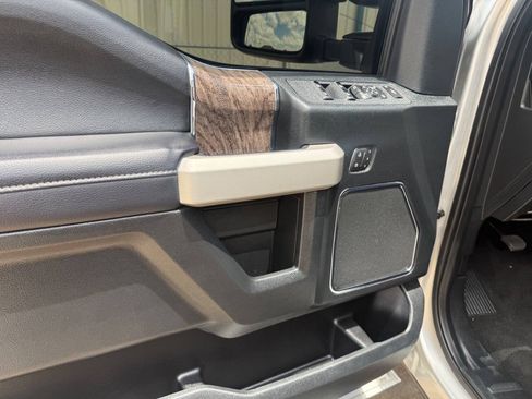 Used 2019 Ford F250 Lariat w/ Lariat Value Package AWD/4WD image 13