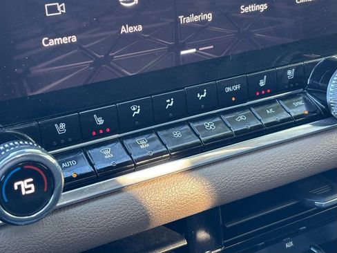 Used 2024 GMC Canyon Denali image 31