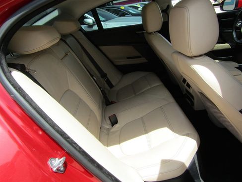 Used 2017 Jaguar XE Prestige RWD image 6
