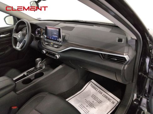 Used 2025 Nissan Altima 2.5 SV image 39