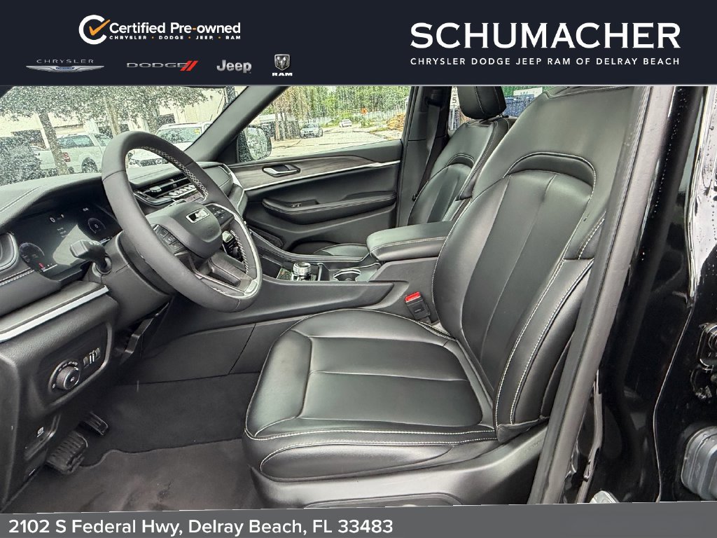 Used 2025 Jeep Grand Cherokee Limited w/ Black Appearance Package AWD/4WD image 10