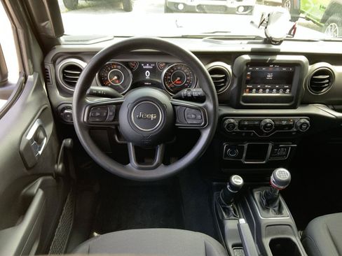 Used 2022 Jeep Wrangler Unlimited Sport AWD/4WD image 25
